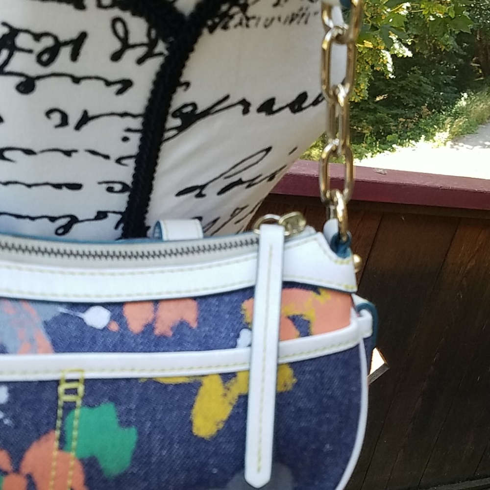 Dooney & Bourke 🌼 small paint splatter saddle bag purse - Picture 11 of 16